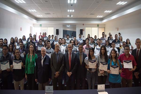 Estudiantes de la BUAP reciben becas del programa Líderes en Desarrollo 2019