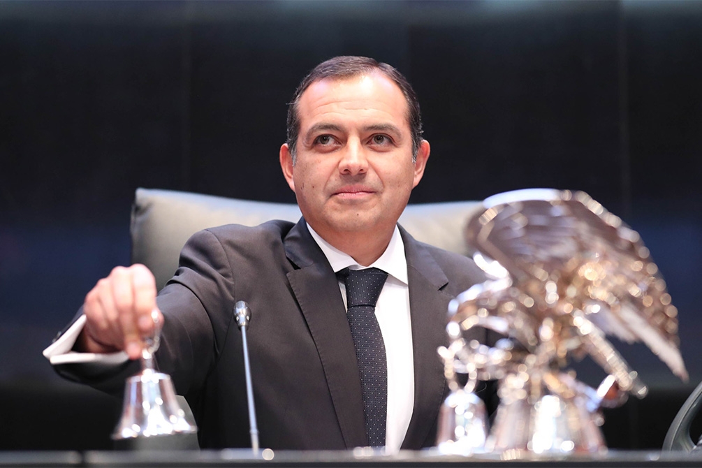 Cordero denuncia a Anaya por lavado de dinero ante la PGR