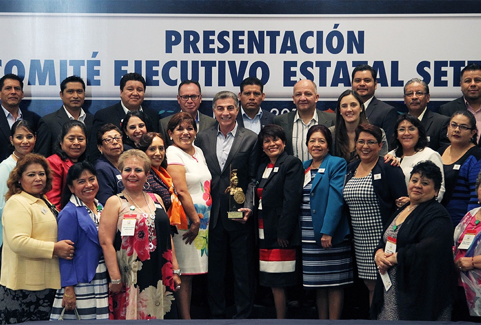 Tony Gali fortalece la cooperación con el magisterio poblano