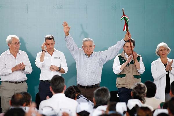 En Oaxaca reclaman becas a AMLO… ¡y los regaña!