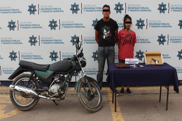 Detienen a pareja en posesión de armas de fuego en la colonia Coyopotrero
