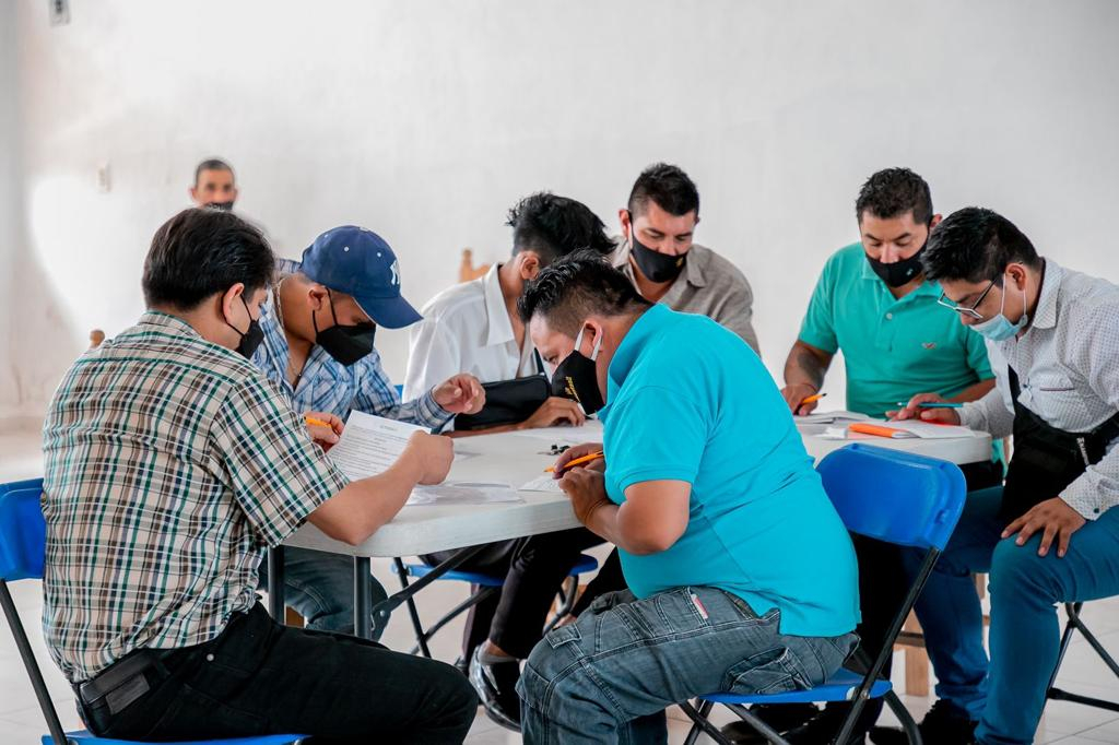 Choferes del transporte público en Puebla acuden a taller sobre movilidad segura