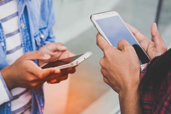 El 45% de los poblanos no puede costear un teléfono celular