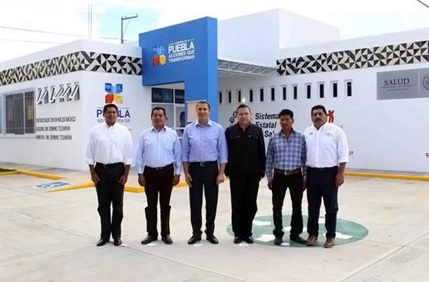 RMV inaugura centro de salud y alcantarillado en Tecuanipan