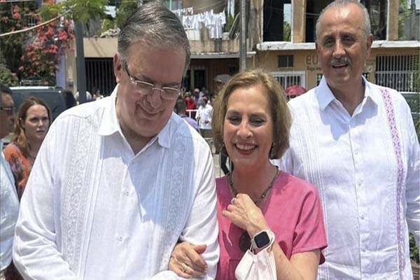 Esposa de AMLO: “Está muy bien y guardadito, reposando”