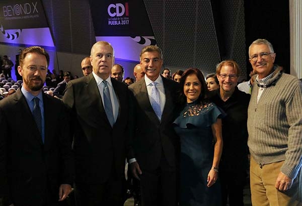 Tony Gali inaugura Ciudad de las Ideas “Beyond X”