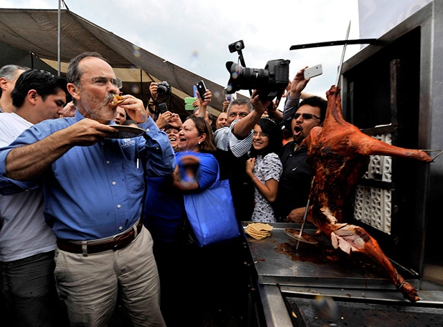 Madero, tras comer un taco de ‘cordero’, lo operan