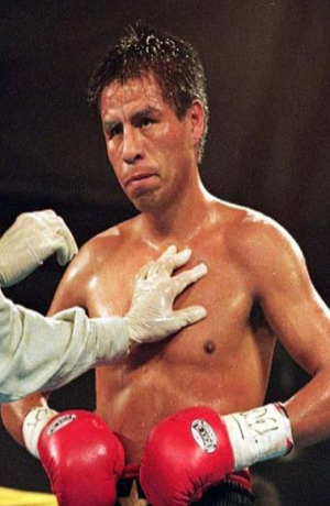 JC Chávez rescata al “Mago” González y lo ingresa a clínica de rehabilitación