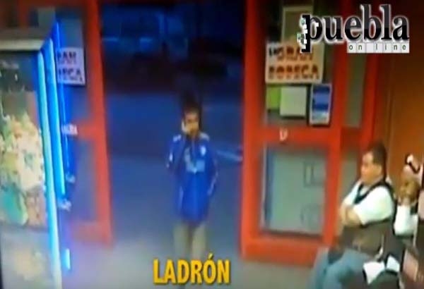Así robaron camioneta en la Central de Abastos de Puebla