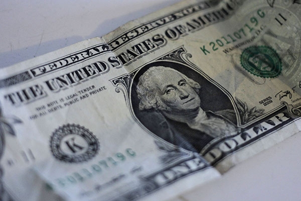 Dólar en nuevo máximo histórico: llega a 16.30 pesos en el DF