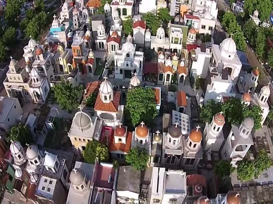 VIDEO: Jardines del Humaya, el panteón de los capos del narco mexicano