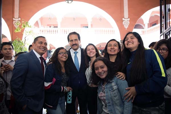 BUAP: Esparza Ortiz asistió al segundo informe de la Preparatoria Emiliano Zapata