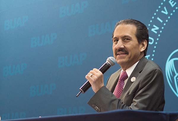 Alfonso Esparza invita al trabajo colegiado para impulsar la calidad académica de la BUAP
