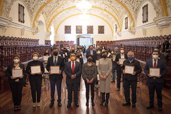 Rectora de la BUAP entrega reconocimientos a trabajadores por años de labor académica y administrativa