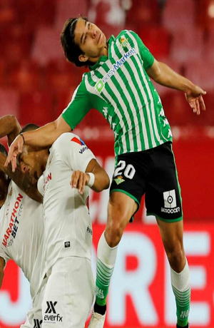 Diego Lainez participó en derrota 2-0 del Betis ante el Sevilla