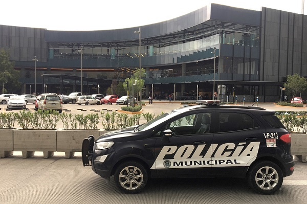 FOTOS: Maleantes saquean joyería del interior de Parque Puebla