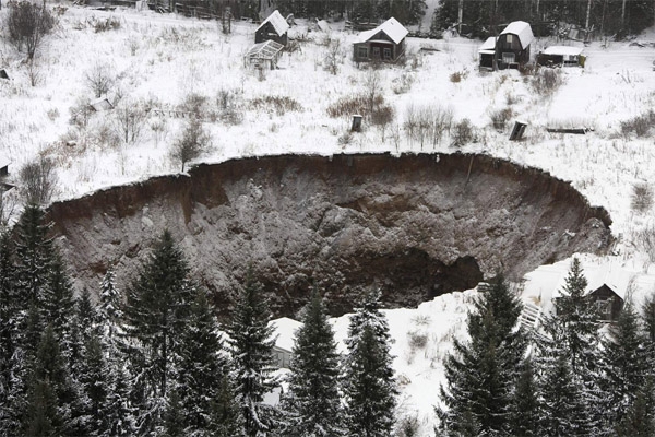 Agujero gigante se traga pequeño pueblo de Rusia