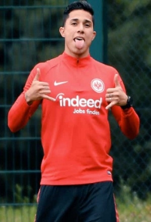 Carlos Salcedo se convirtió en papá en Alemania