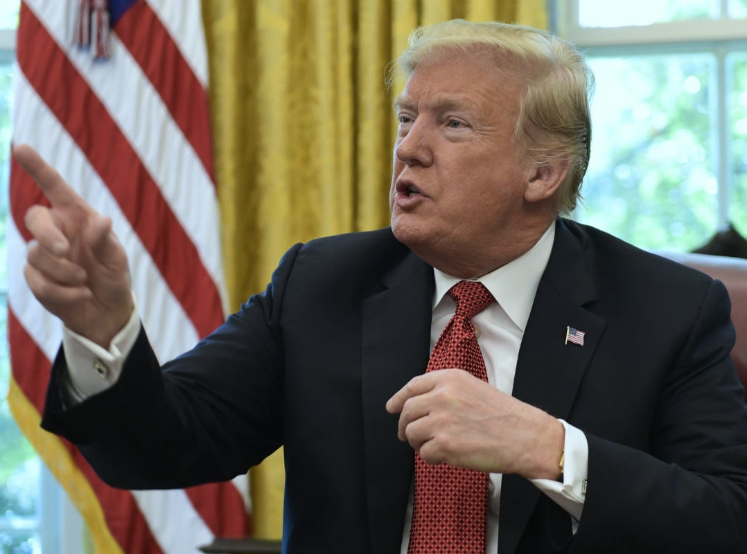 Trump amenaza con militarizar frontera para frenar caravana migrante