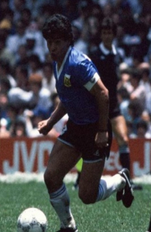 FIFA y PES recrearon “el gol del siglo” anotado por Maradona
