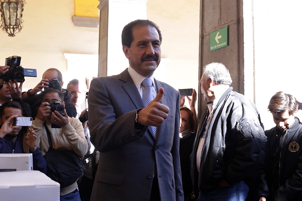 Esparza confía en lograr 70% de los votos en elección del rector de la BUAP
