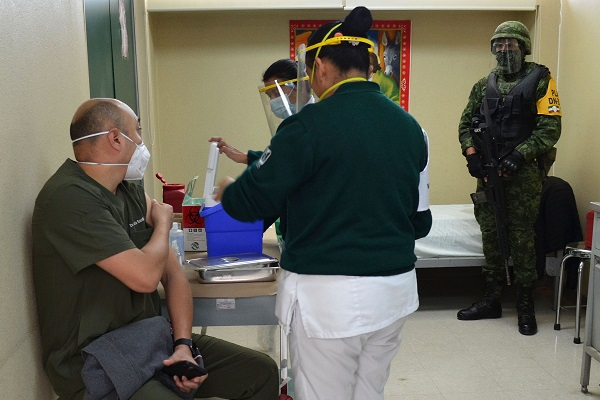 FOTOS: Primer día de vacunación contra COVID-19 en hospitales de Puebla