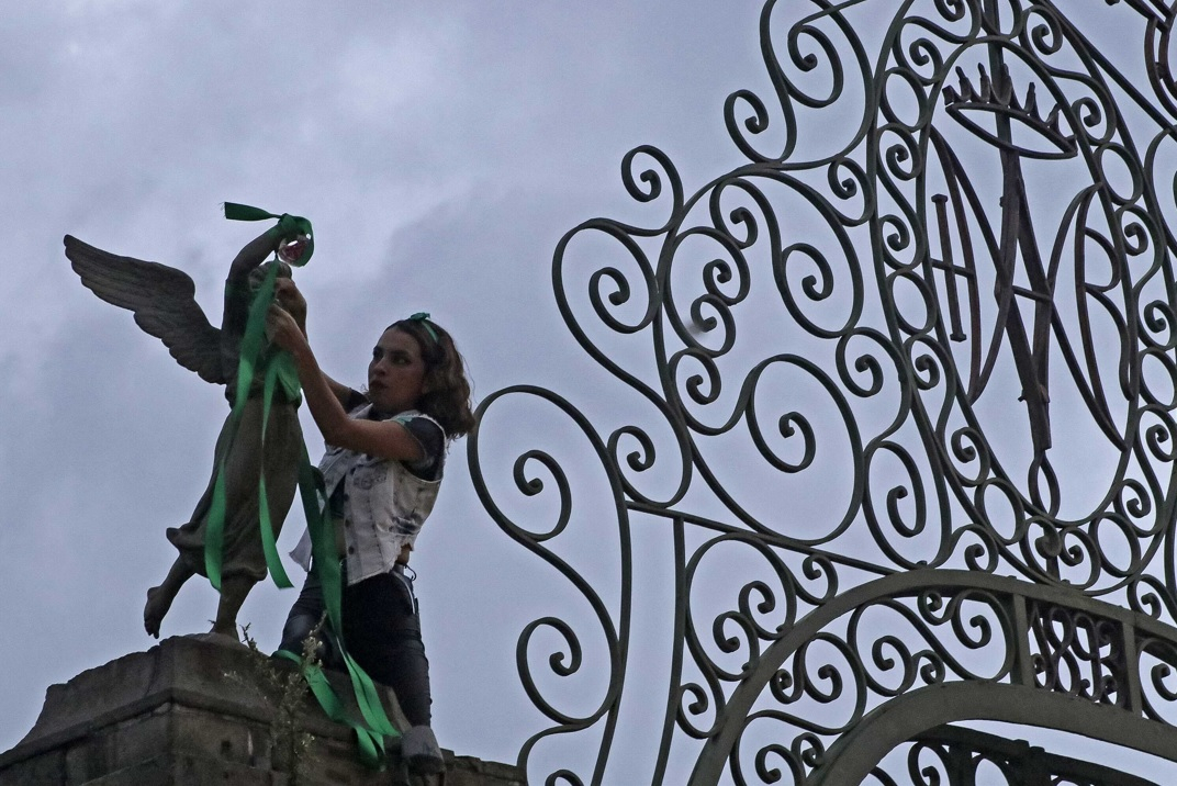 Error estratégico del PAN iniciativa antiaborto; se abre el debate, dice Barbosa