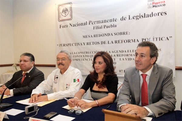Priístas participan en el Foro Nacional Permanente de Legisladores