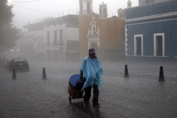 Tromba en Puebla, como llenar cuatro veces de agua el estadio Cuauhtémoc
