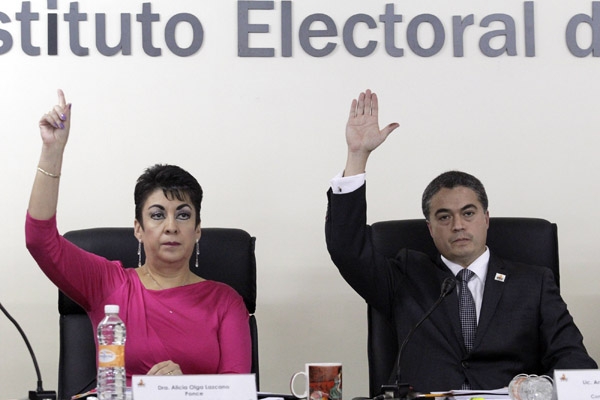 Consejeros electorales en Puebla ganan 75 mil pesos al mes; uno desaparece