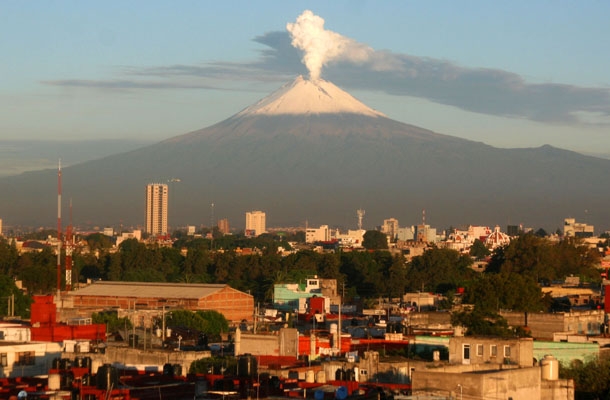 Olor a azufre en Puebla, por depósitos de agua subterráneos; descartan explosividad