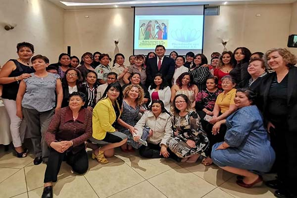 Senado reconoce a las mujeres por formar una sociedad con valores: Armenta