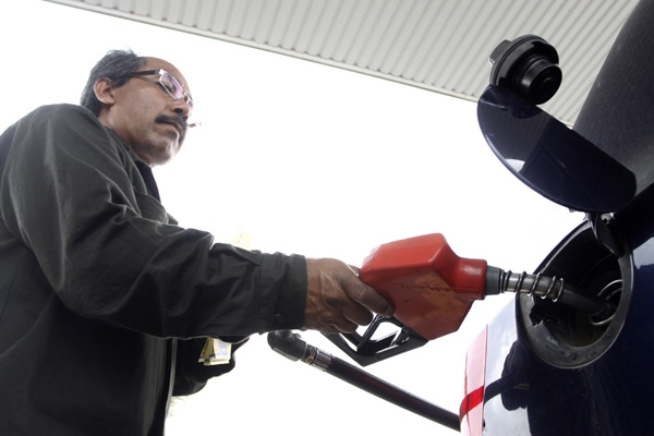 Este sábado sexto gasolinazo del año; Magna sube a $12.77 el litro