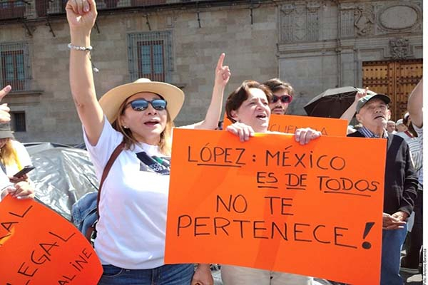 Protestan contra AMLO en varias ciudades del país