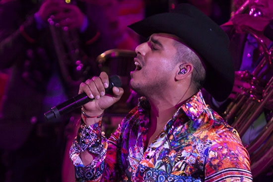 Espinoza Paz en el Palenque de Puebla: “Verbo mata carita”