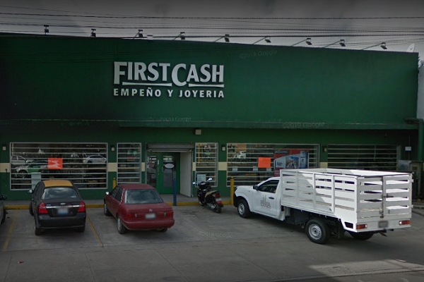 Asaltan a balazos First Cash de Plaza San Diego; un joven resultó herido