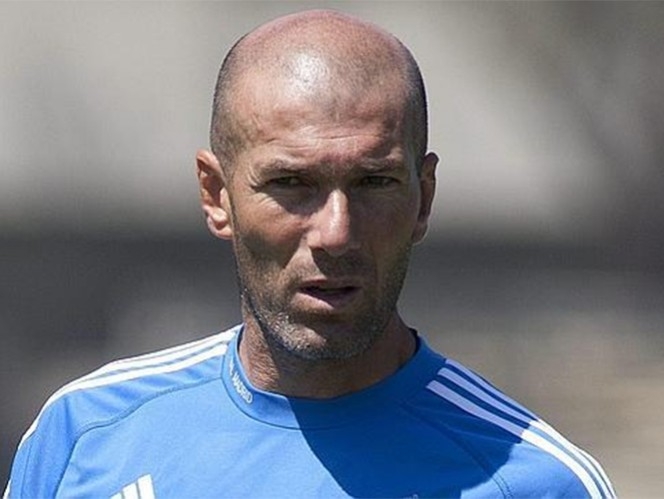 Zidane, suspendido tres meses por dirigir al Real Castilla sin título de DT