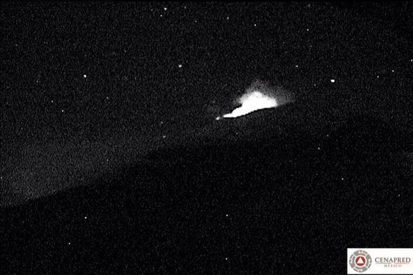 FOTOS: Popocatépetl amanece con incandescencia; escenario previsto: PC