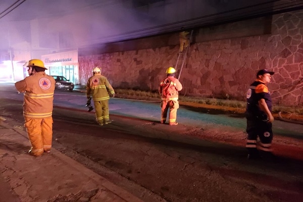 FOTOS: Incendio consumió fábrica de algodón en la colonia Humboldt
