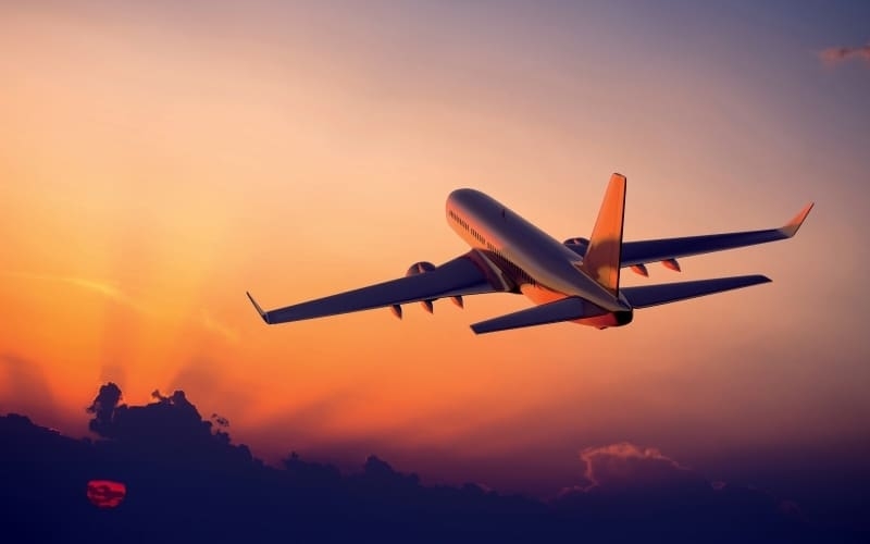 ¿Cómo te debe compensar la aerolínea que retrasa tu vuelo?