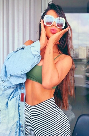 Suzy Cortez encendió el fin de semana con sensual video