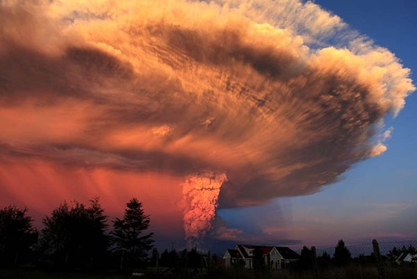 Evacuan a 4 mil personas en Chile por segunda erupción del Calbuco