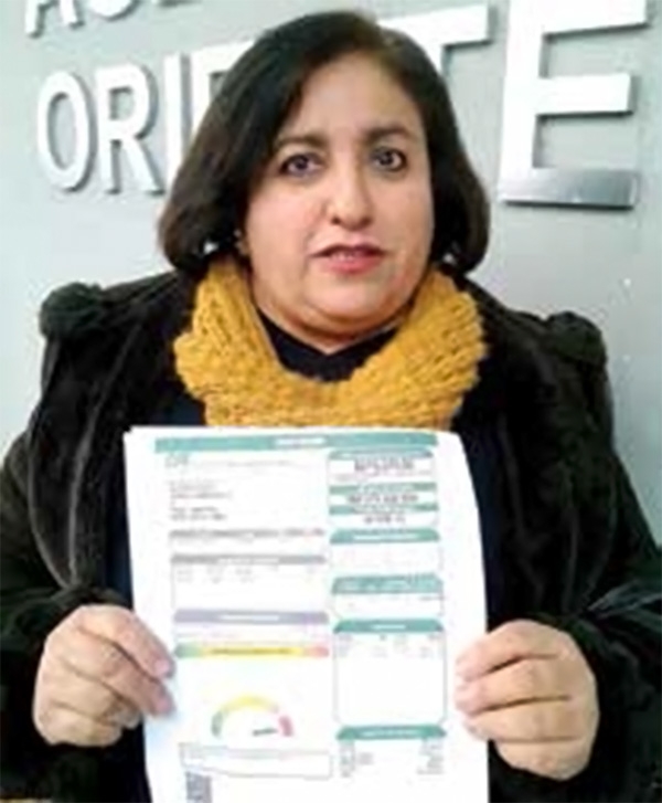 Maestra reclama a CFE recibo de luz por 219 mil pesos