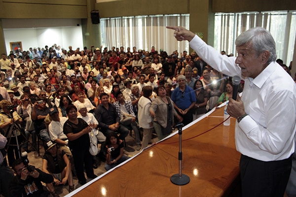 AMLO presenta candidato y estructura para la minigubernatura de Puebla