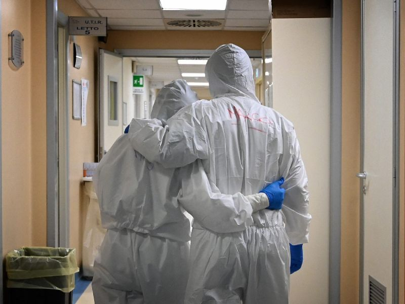 Estiman que murieron por COVID 180 mil trabajadores de la salud en el mundo