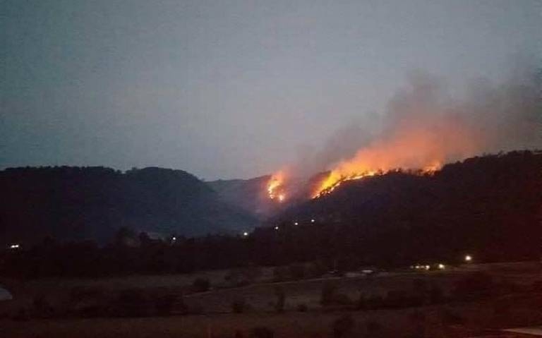 Conafor combate incendio en Tlachichuca; Ahuazotepec reclama ayuda