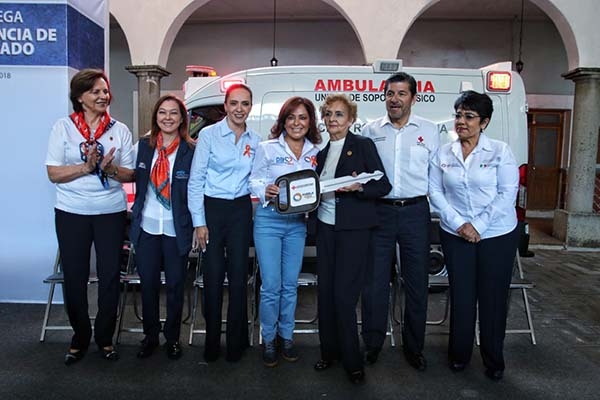 Dinorah López de Gali entrega ambulancia a la Cruz Roja Mexicana en Puebla