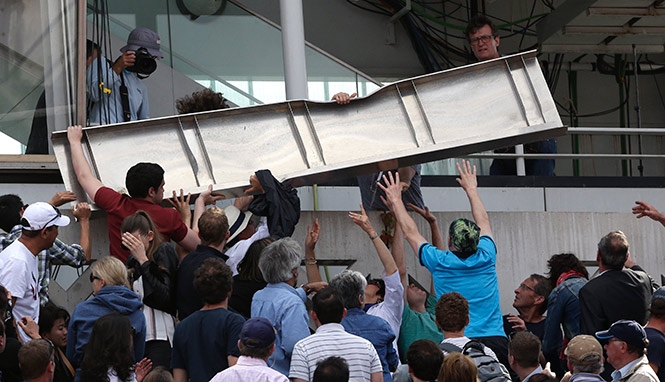 Cayó marcador electrónico sobre aficionados en el Roland Garros