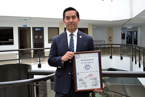 Profesor de la BUAP recibió la Presea Opemde Justice Nacional