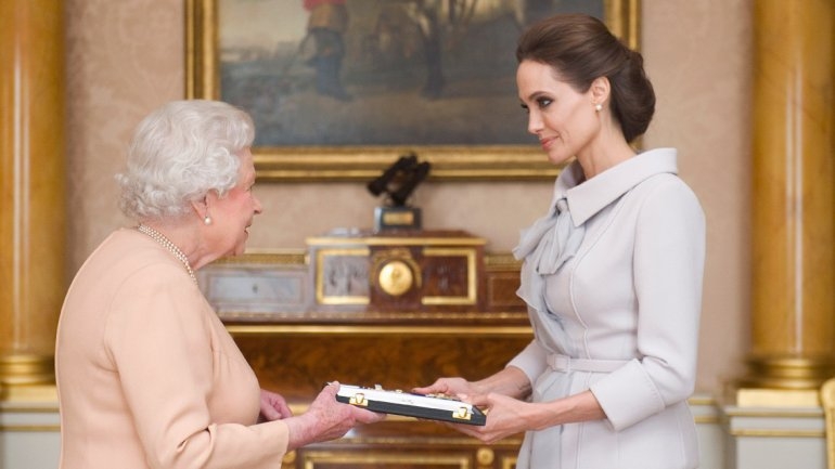 Angelina Jolie, nombrada Dama de Honor por la reina Isabel II